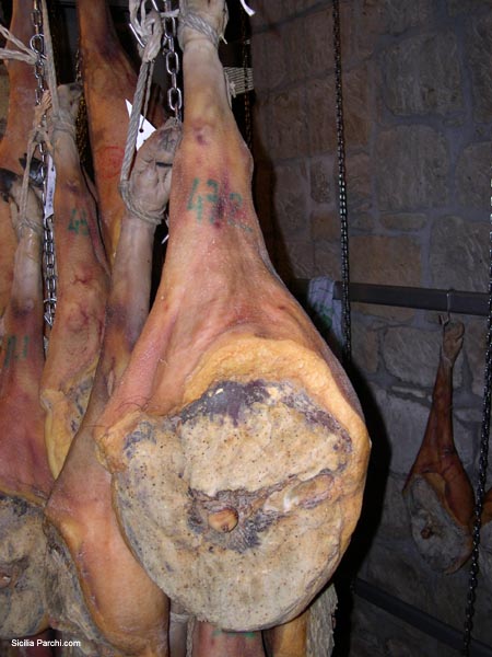 Prosciutto di suino nero dei Nebrodi
[click per ingrandire l'immagine]