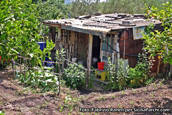 Costruzione agricola rurale tipica 
[click per ingrandire l'immagine]