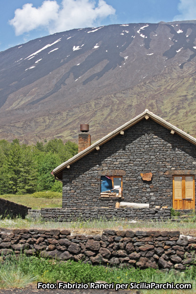 Rifugio sull'Etna 
[click per ingrandire l'immagine]