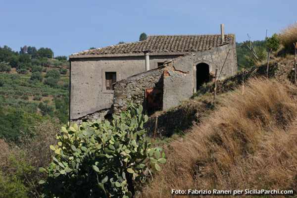 Abitazione rurale tipica
[click per ingrandire l'immagine]