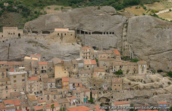Un borgo siciliano visto dall'alto
[click per ingrandire l'immagine]