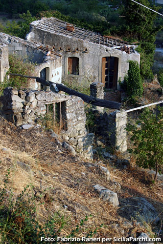 Parco dell'Alcantara - Casa rurale tipica
[click per ingrandire l'immagine]