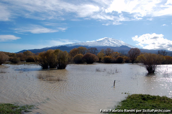 Parco dei Nebrodi - Lago Gurrida con l'Etna sullo sfondo
[click per ingrandire l'immagine]