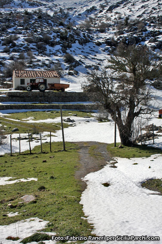 Una fattoria sulle Madonie [click per ingrandire l'immagine]