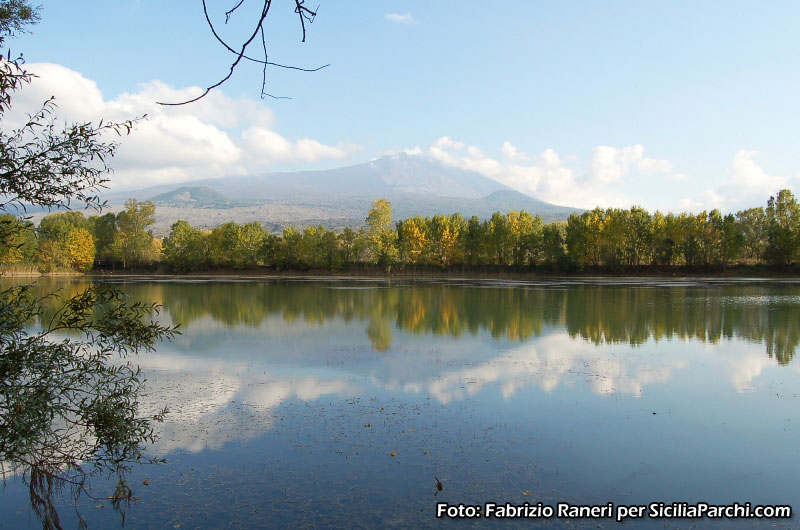 Lago Gurrida nel Parco dell'Etna [click per ingrandire l'immagine]