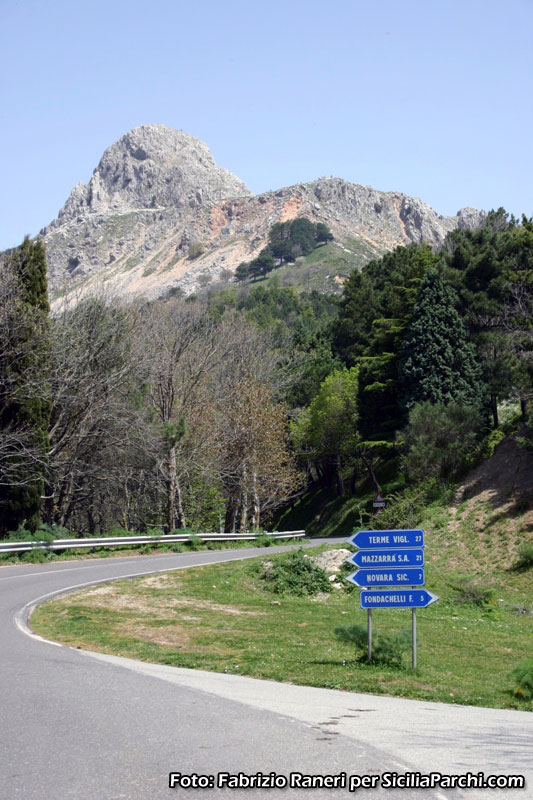 Rocca di Novara di Sicilia [click per ingrandire l'immagine]