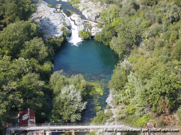 Fiume Alcantara, il vullo Passerella visto dall'alto [click per ingrandire l'immagine]