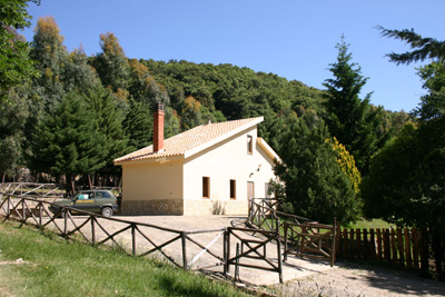 Un rifugio recuperato dall'Azienda Foreste