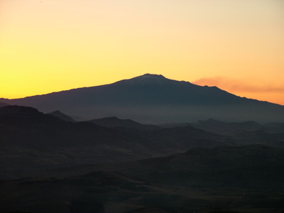 L'Etna al tramonto vista dall'Altesina